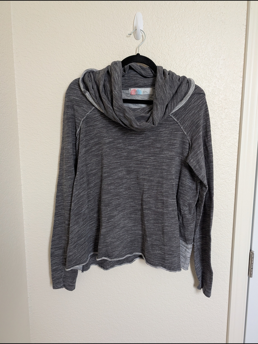 FP Beach free People Cowl Neck Gray Long Sleeve Boho Laggenlook Sz Medium